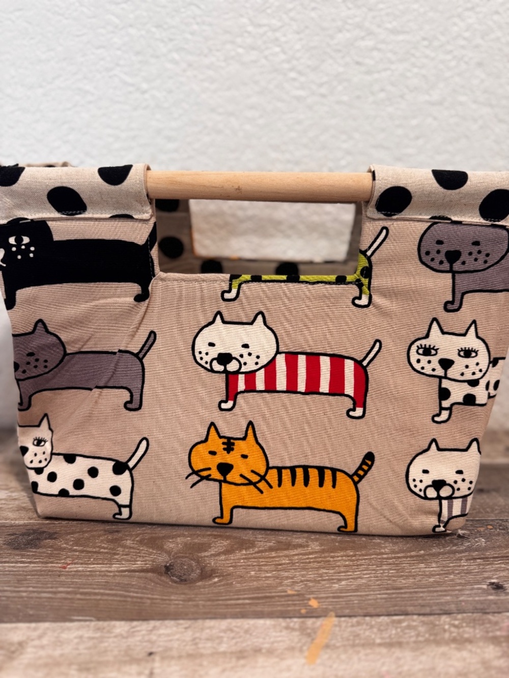 Black & White Polka Dot Tote Reversible Bag with Wooden Handle – Cat Print